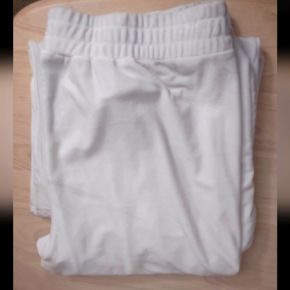 Angel Hello Kitty Forever 21 Limited Edition White Plush Soft Lounge Pants - Picture 6 of 6